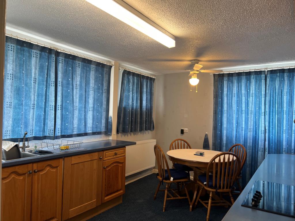 Lot: 150 - DETACHED BUNGALOW REQUIRING REPAIR AND IMPROVEMENT WORKS IN SOUGHT AFTER LOCATION - Kitchen